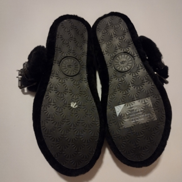 UGG SLIPPERS - Picture 2 of 4